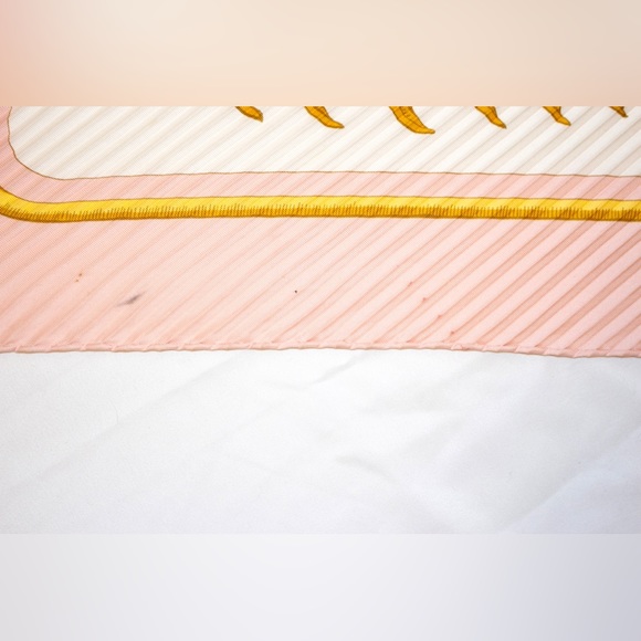 Authentic Pink ‘Tigre Royal’ HERMÈS PARIS 100% Silk Scarf 2008 - Picture 7 of 14
